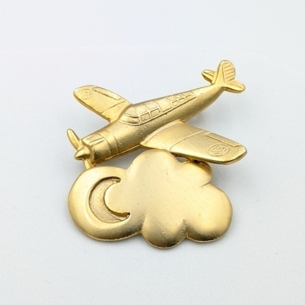 5/25$  Vintage matte gold tone airplane travel theme brooch pin